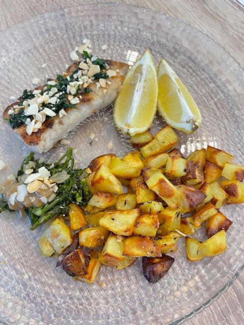 ​Pavé de cabillaud à la meunière accompagnée de ses petites pommes de&nbsp;terre