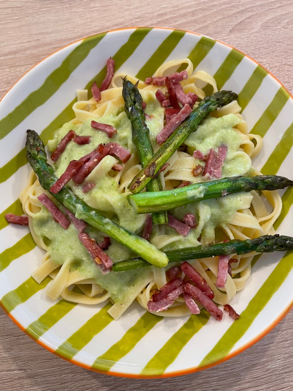 Tagliatelles crémeuse aux asperges et&nbsp;bacon