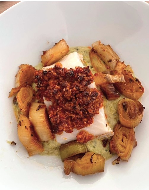 Cabillaud au crumble doré, poireaux rôtis et sa sauce&nbsp;gourmande