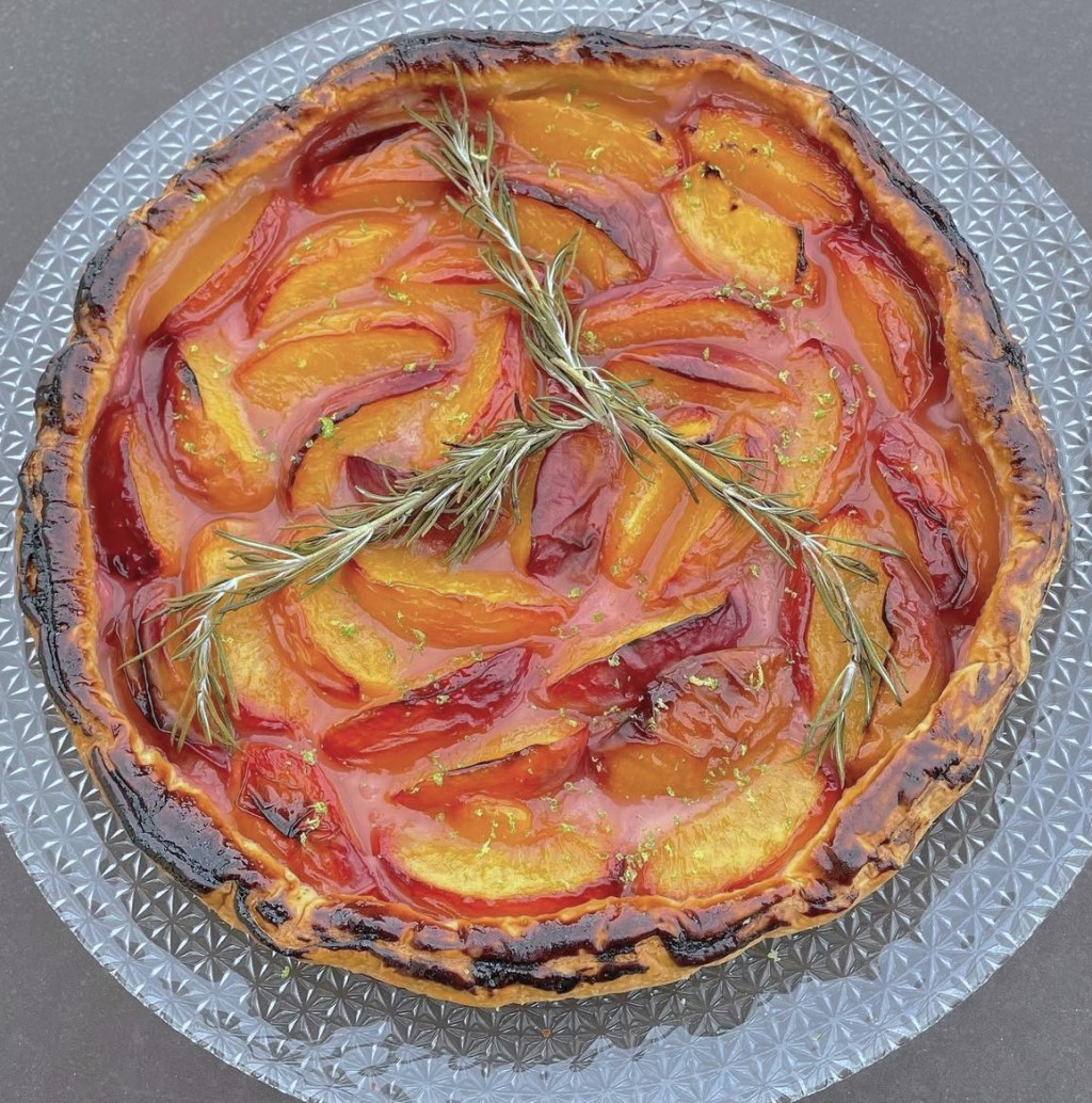 Tarte aux pêches romarin et citron vert d&rsquo;Ottolenghi​