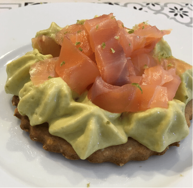 Sablés au sarrasin mousse d&rsquo;asperges et saumon&nbsp;fumé