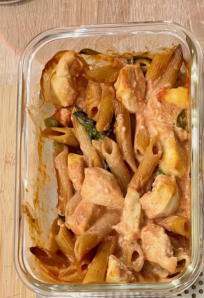 Poulet, pâtes complètes et ses légumes