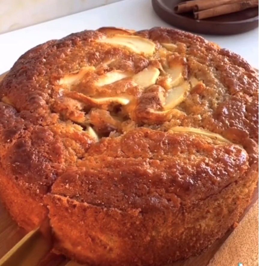 Gâteau moelleux aux pommes&nbsp;caramélisées
