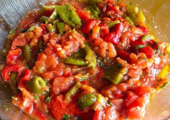 Salade pied-noir aux poivrons&nbsp;grillés