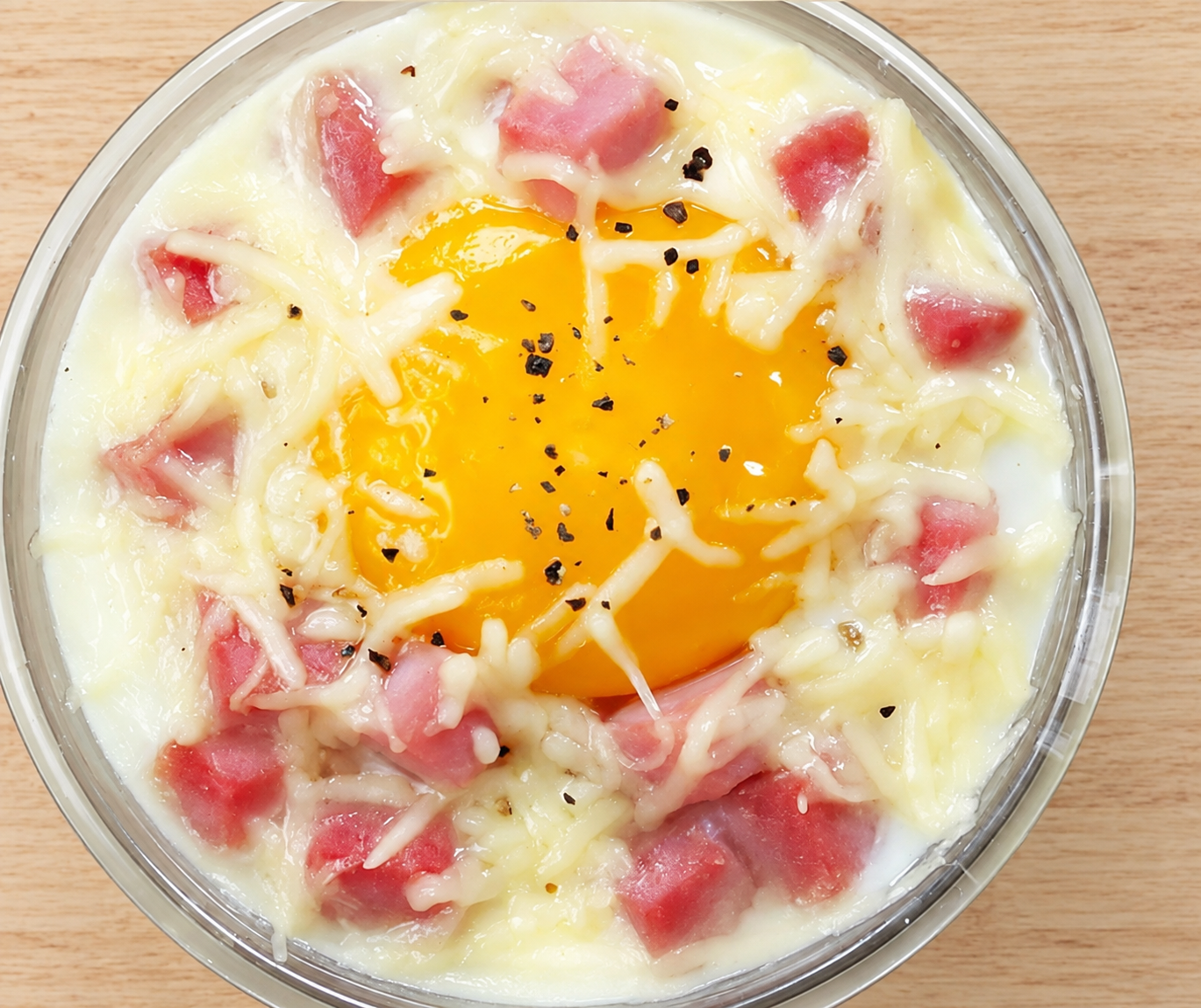 oeuf en cocotte avec lardon et fromage